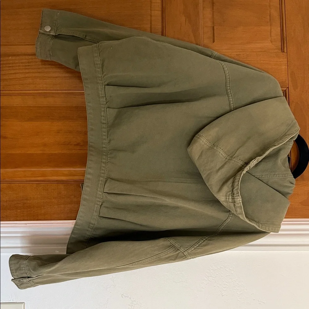 Cropped Hooded Utility Jacket in Olive - Picture 2 of 4